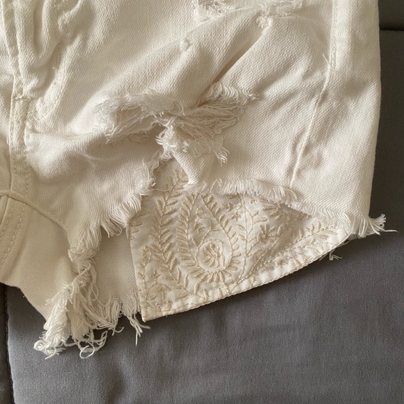 American Eagle White Shorts Size 2 - Picture 3 of 3